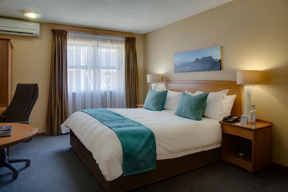 Protea Hotel By Marriott Cape Town Tyger Valley Беллвілл Екстер'єр фото
