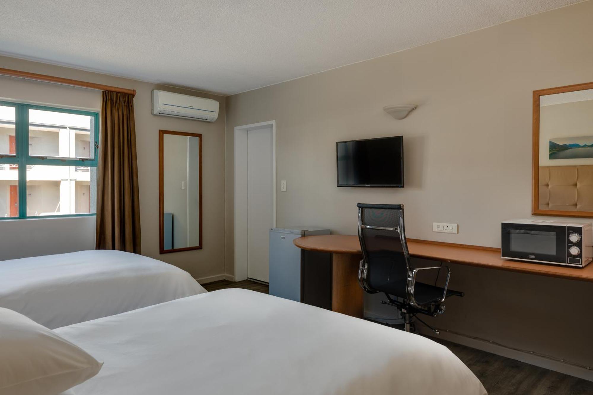 Protea Hotel By Marriott Cape Town Tyger Valley Беллвілл Екстер'єр фото