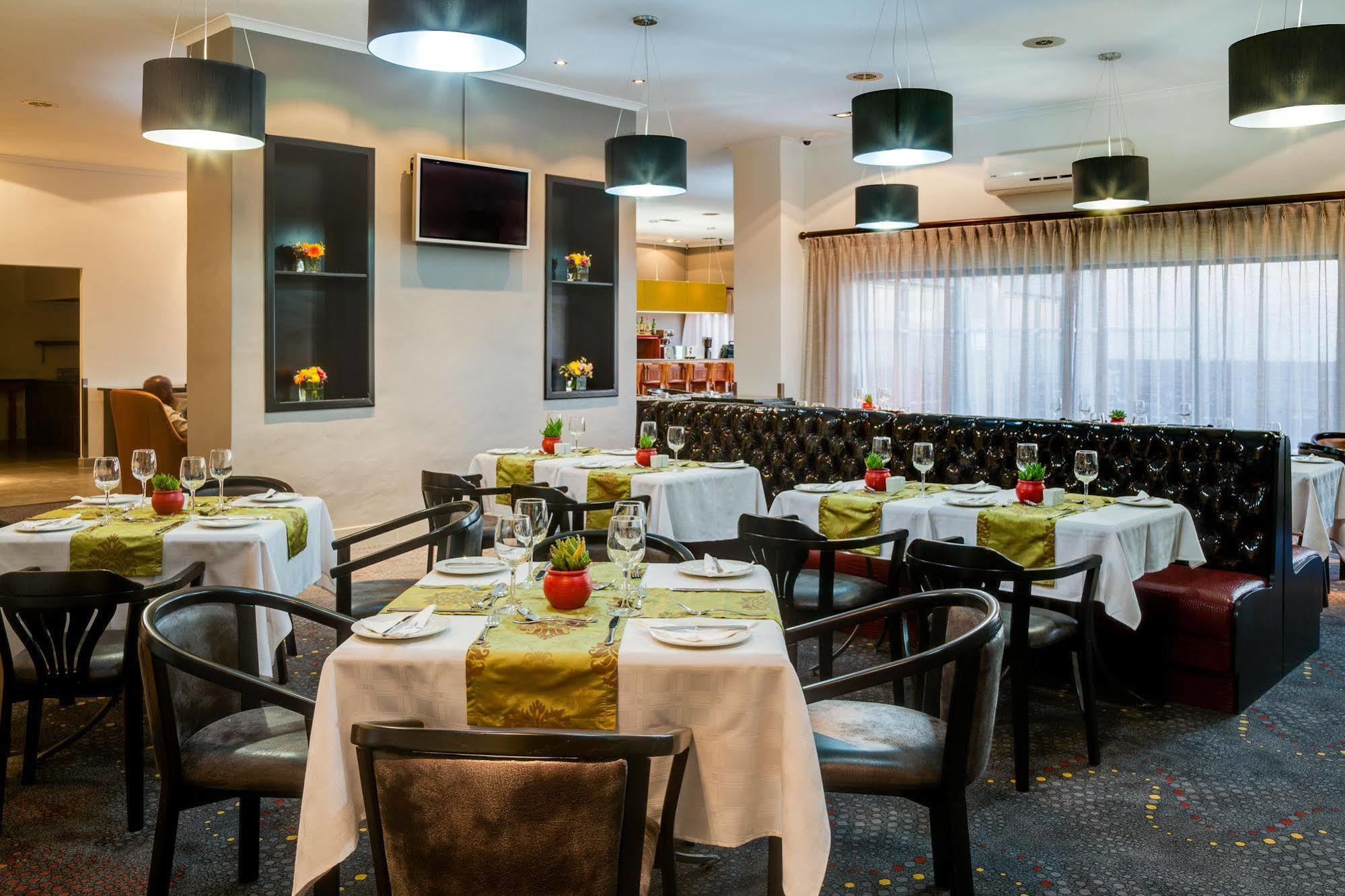 Protea Hotel By Marriott Cape Town Tyger Valley Беллвілл Екстер'єр фото